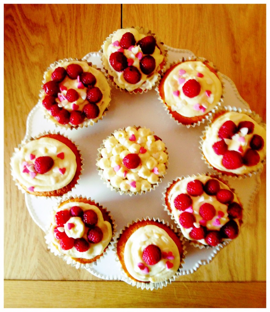 Cupcake aux framboises fraiches et chantilly de chocolat blanc