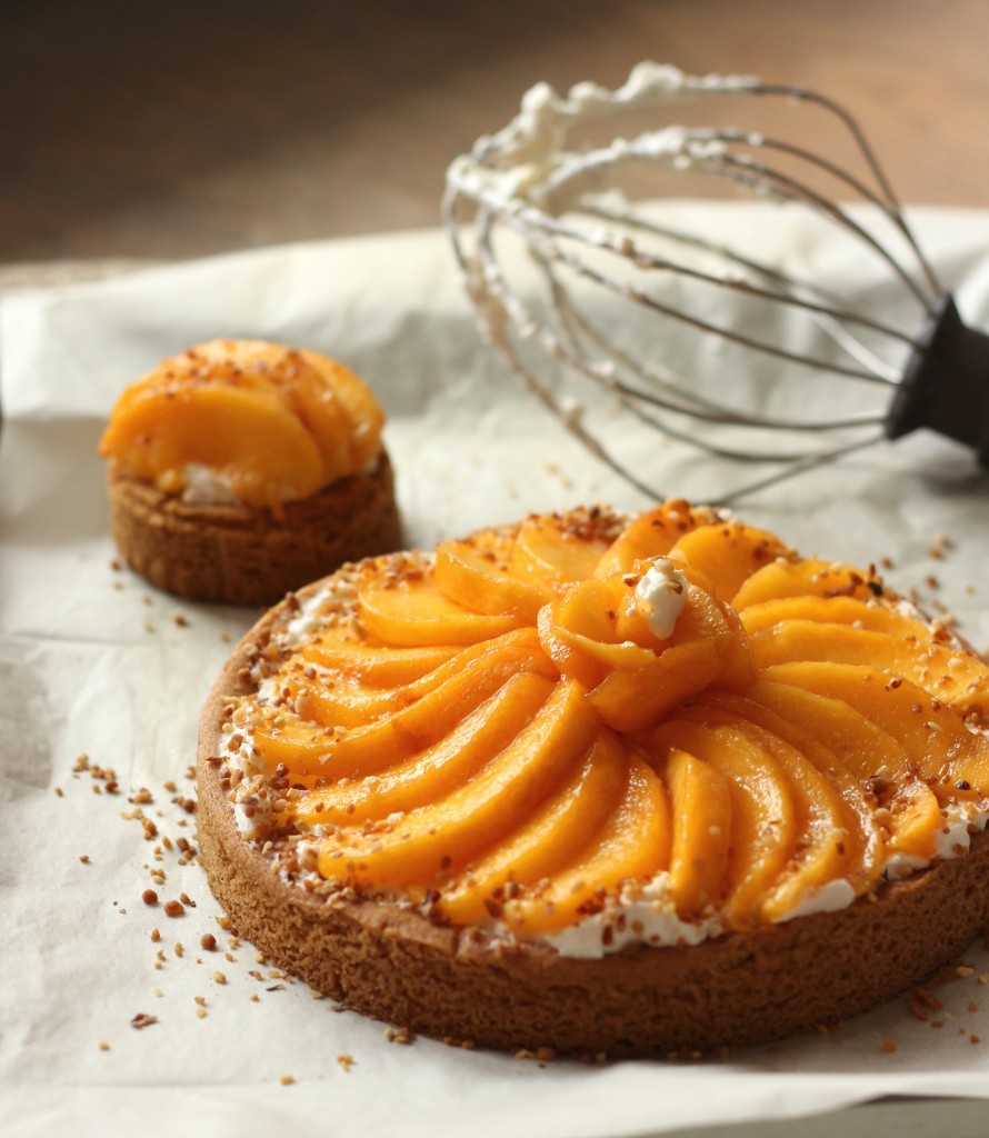 Tarte sablée breton, mascarpone fouetté, nectarines jaunes