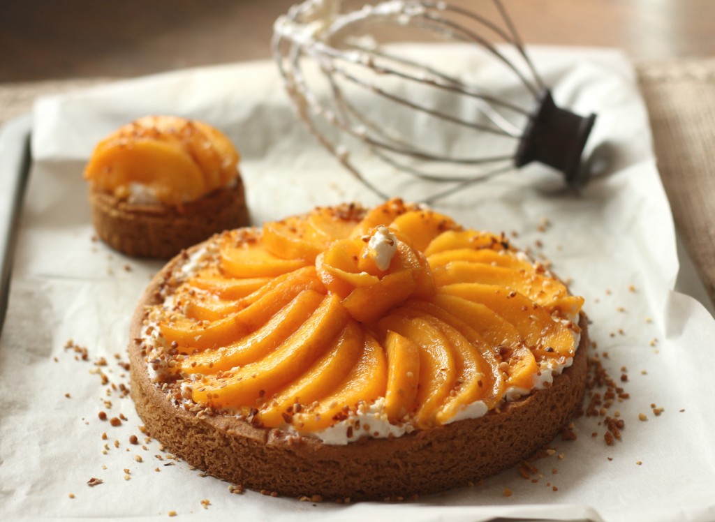 Tarte sablée breton, mascarpone fouetté, nectarines jaunes