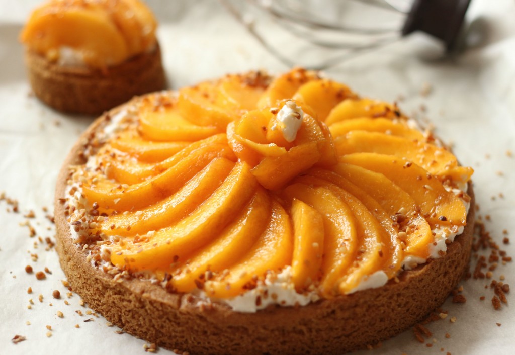 Tarte sablée breton, mascarpone fouetté, nectarines jaunes