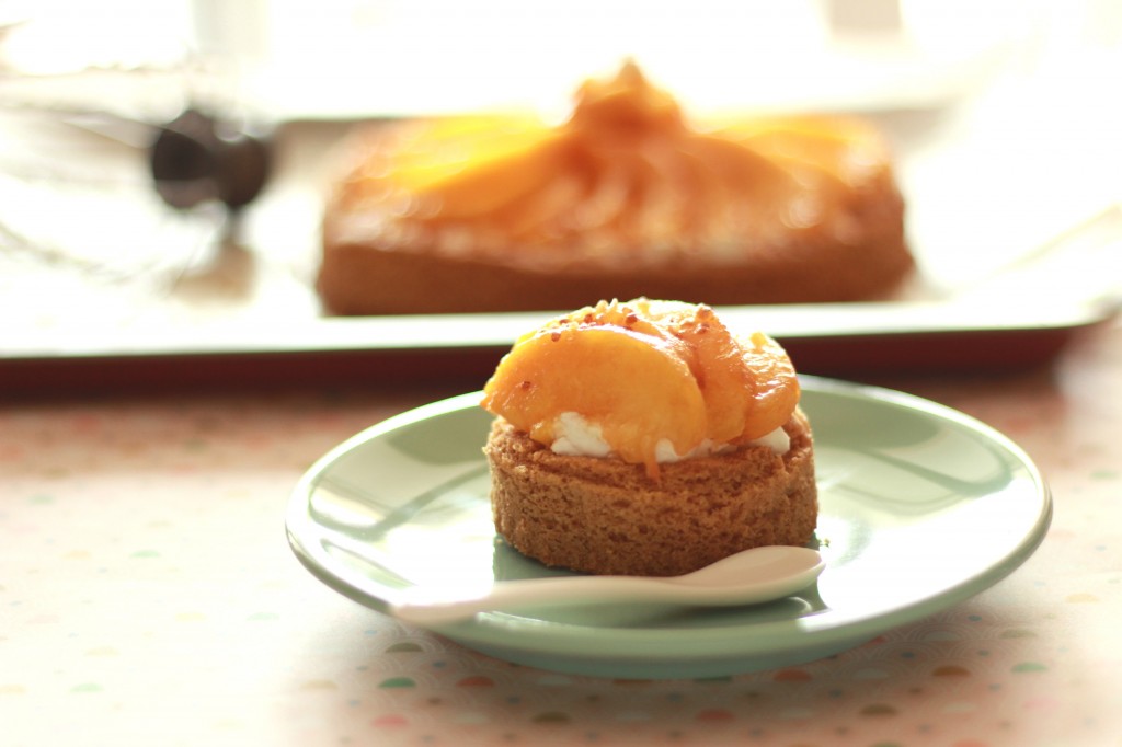 Tarte sablée breton, mascarpone fouetté, nectarines jaunes
