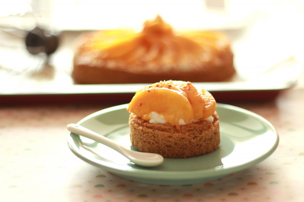 Tarte sablée breton, mascarpone fouetté, nectarines jaunes