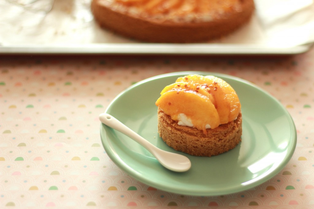 Tarte sablée breton, mascarpone fouetté, nectarines jaunes