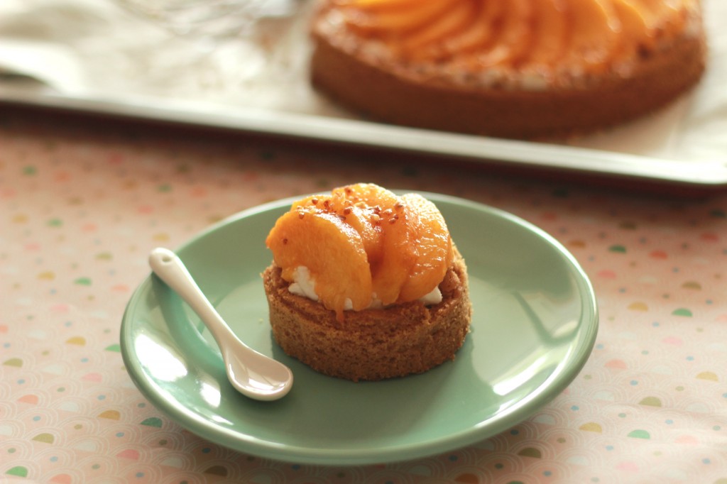 Tarte sablée breton, mascarpone fouetté, nectarines jaunes