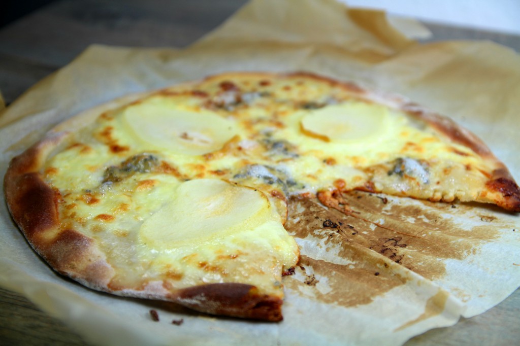 Pizza poire mozza gorgonzola 4