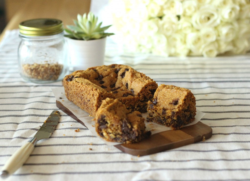 Cookie Cake (dark chocolate chips and praline) 31