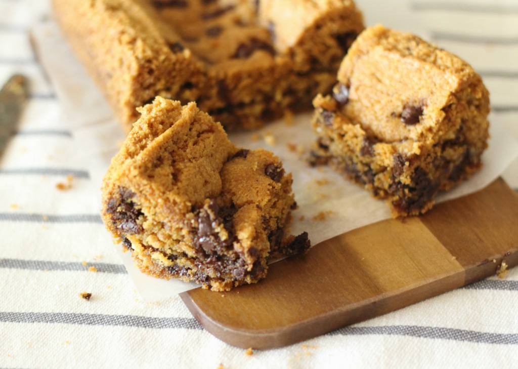 Cookie Cake (dark chocolate chips and praline) 30
