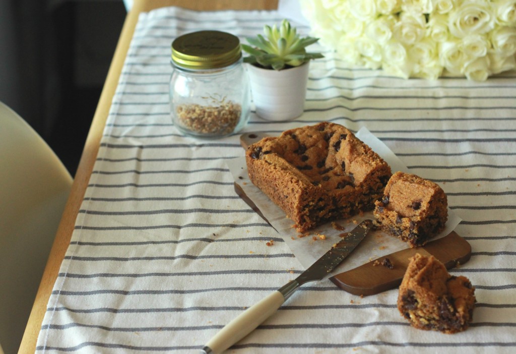 Cookie Cake (dark chocolate chips and praline) 27