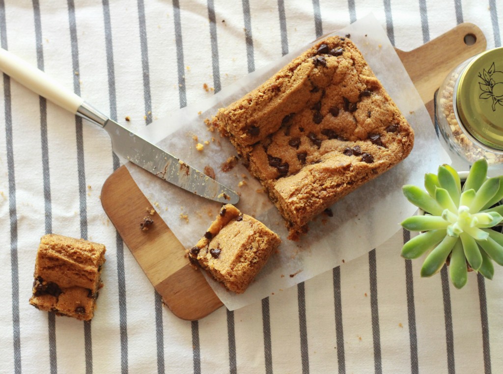 Cookie Cake (dark chocolate chips and praline) 25