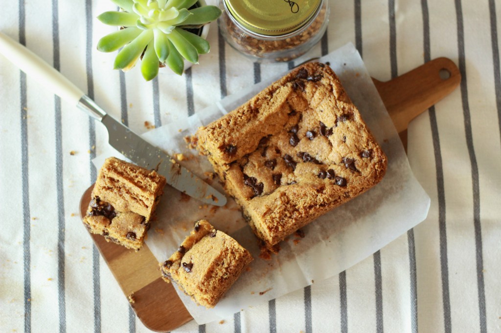 Cookie Cake (dark chocolate chips and praline) 13