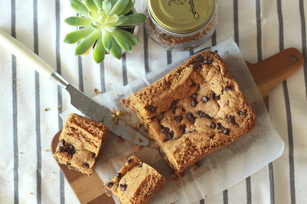 Cookie Cake (dark chocolate chips and praline) 12