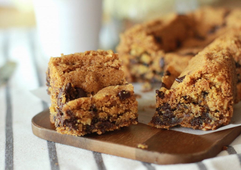 Cookie Cake (dark chocolate chips and praline) 3
