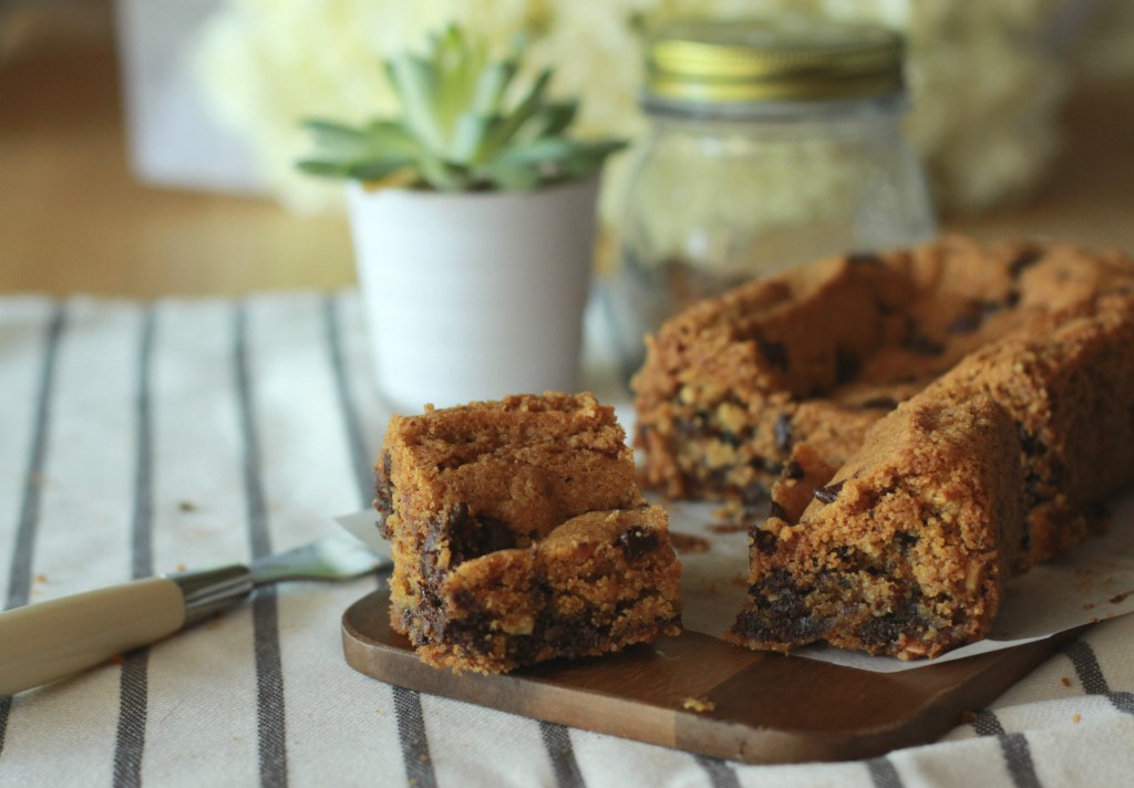 Cookie Cake (dark chocolate chips and praline) 1